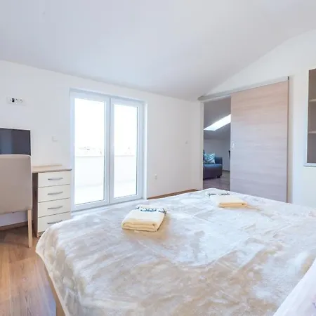 Apartment In With Sea View, Balcony, Air Conditioning, Wifi 4979-4 *