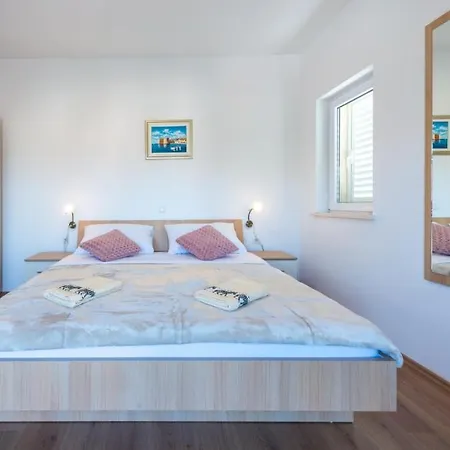 In With Sea View, Balcony, Air Conditioning, Wifi 4979-4